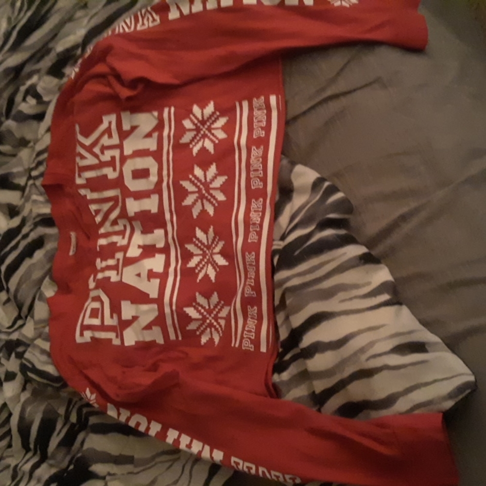 CROP TOP LONG SLEEVE RED WITH SNOWFLAKES PINK NATION - Picture 3 of 5